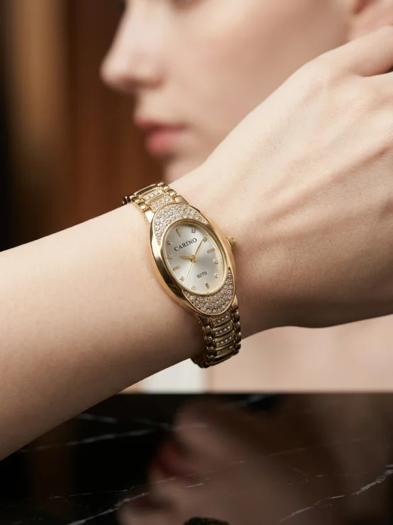 Elegant Gold-Tone Bracelet Watch for Women – Black/White Dial 